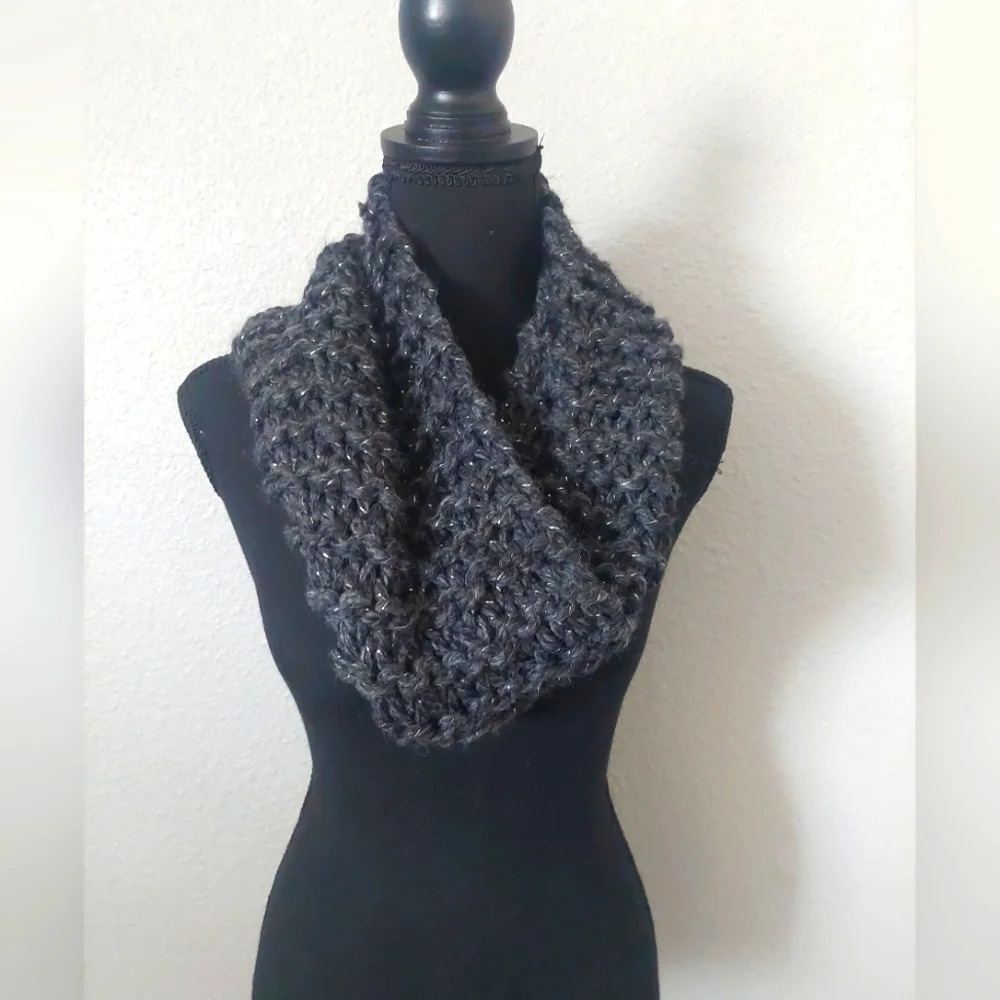 Knitted crocheted chunky pullover metallic dark gray scarf OS